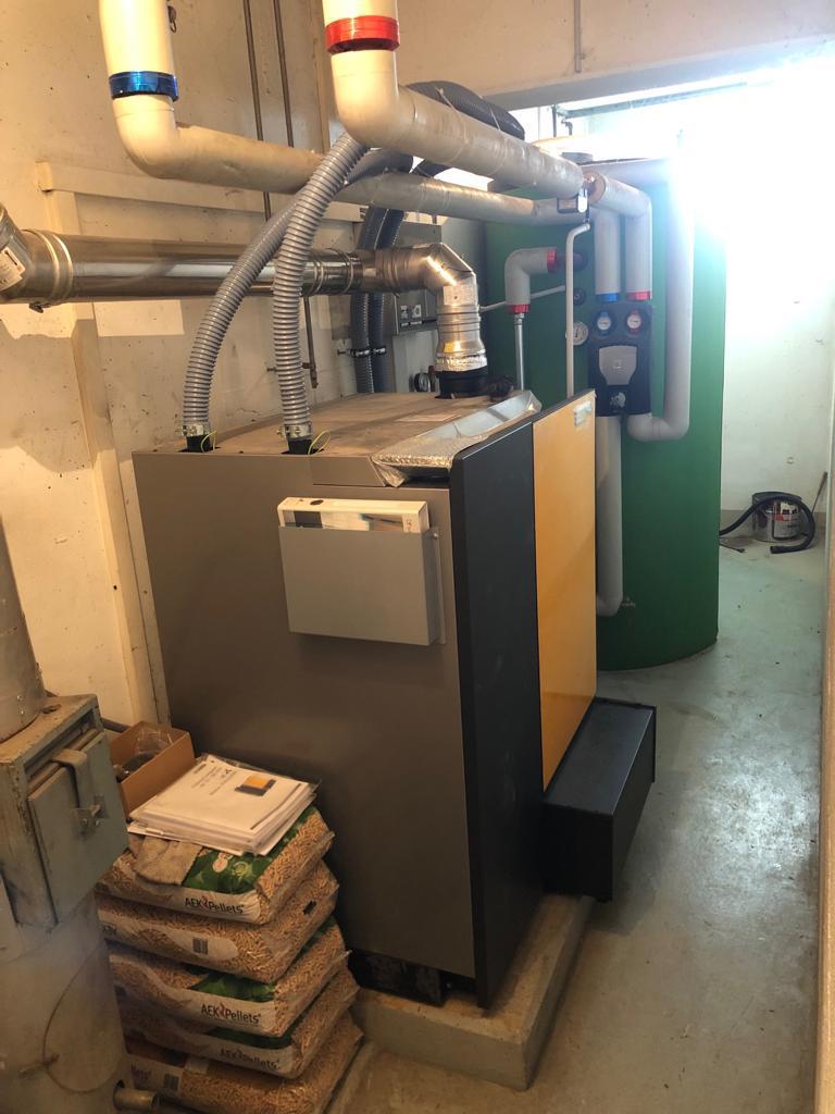 Pelletheizung mit Warmwasserspeicher
