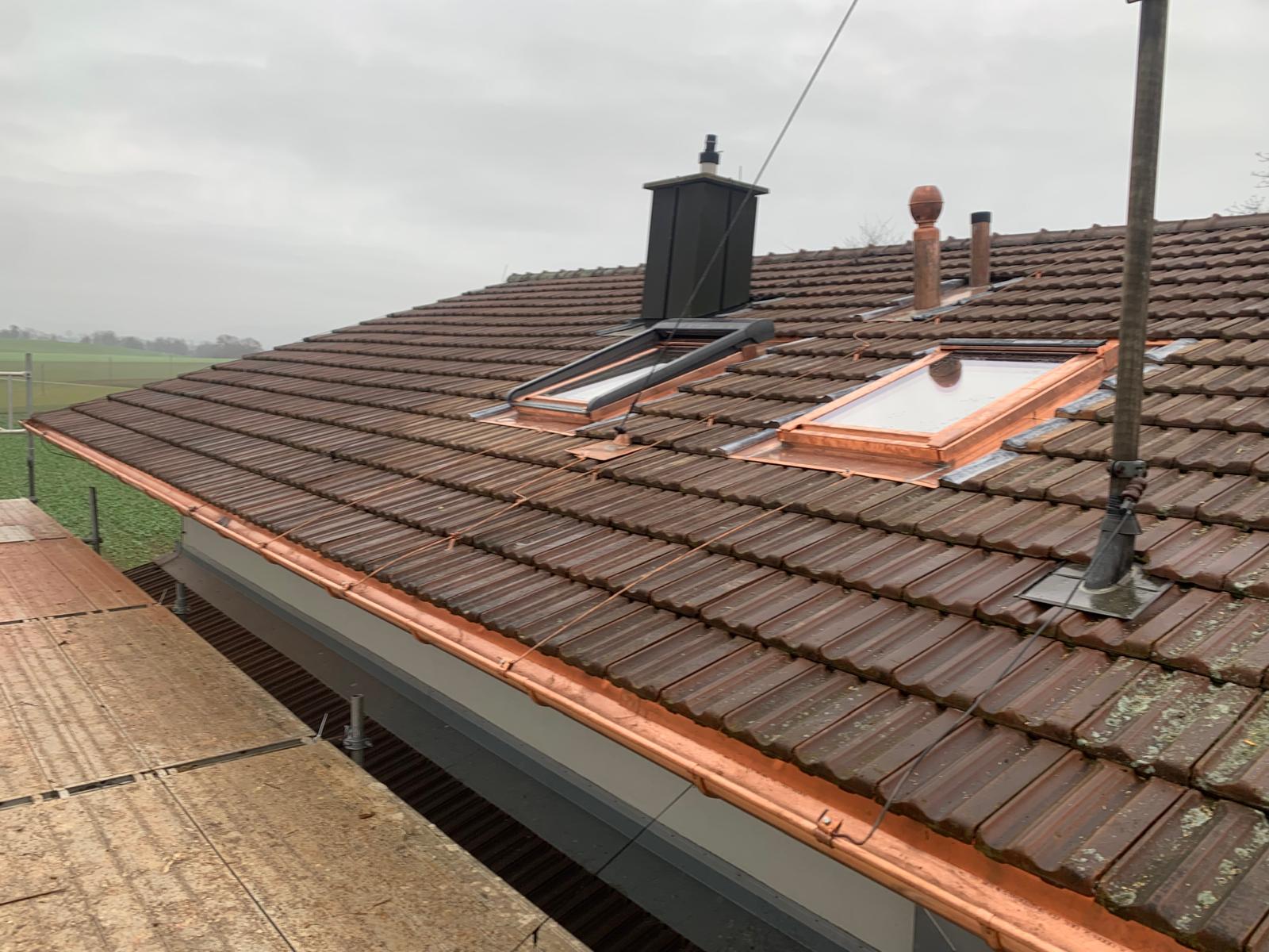 Modernes Badezimmer mit Doppelwaschtisch