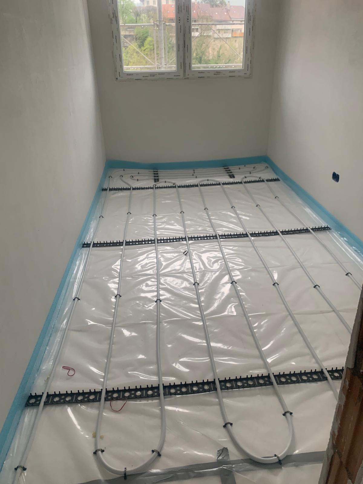 Kupferdachrinne auf Ziegeldach